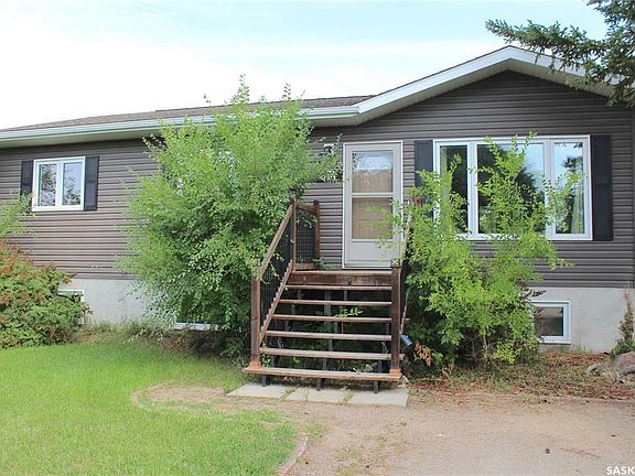 2nd image of 674 4th Ave W