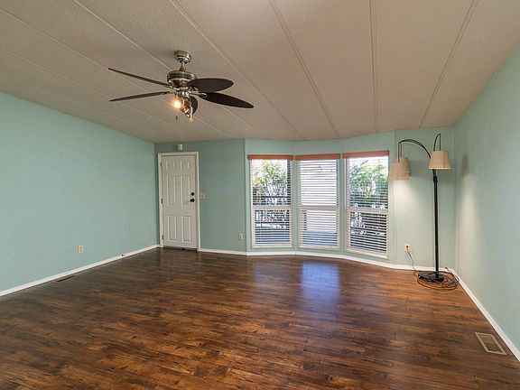 5th image of 2633 SW Obsidian Ave Unit 42