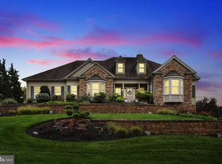 6852 Saint Annes Dr, Fayetteville, PA 17222