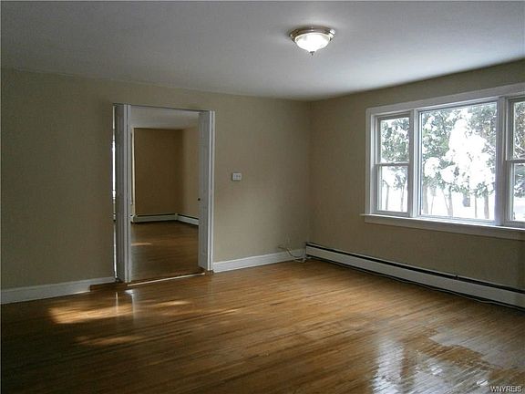 5th image of 320 Mill St