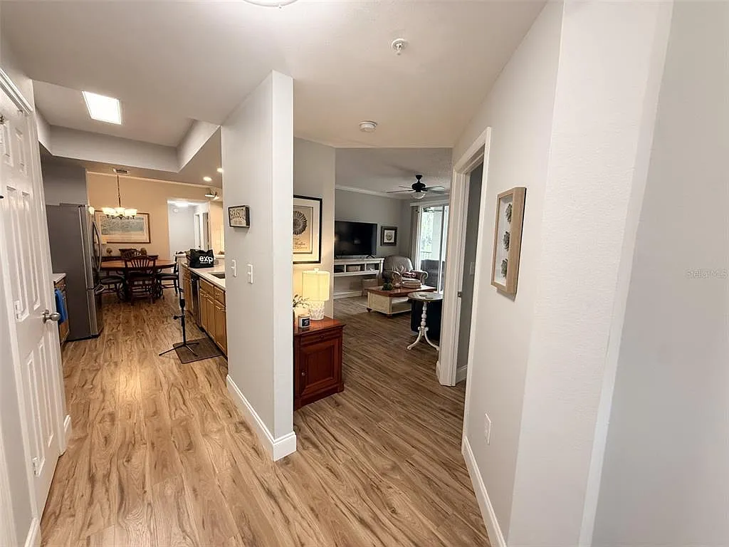 3 bed, 3.0 bath, 1559 sqft, $2,700 — Photo 4