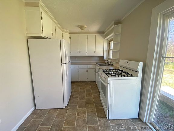 5th image of 1232 S 77th Ave E