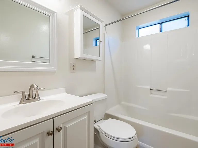 414 Bay Ave #D — Photo 10