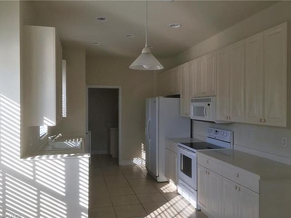 2nd image of 5581 Berkshire Dr APT 204