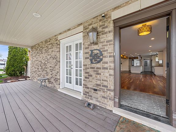 3rd image of 7807 Nagle Ave