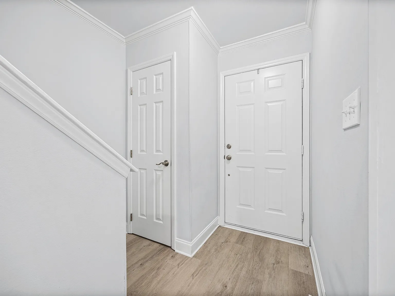 2 bed, 1.5 bath, 950 sqft, $2,100 — Photo 1