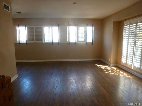3rd image of 8051 Cedros Ave