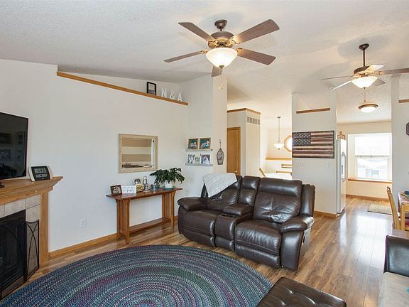 4th image of 328 James Blvd