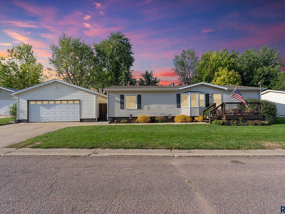 1st image of 114 N Cheers Pl