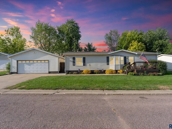 114 N Cheers Pl, Sioux Falls, SD 57107