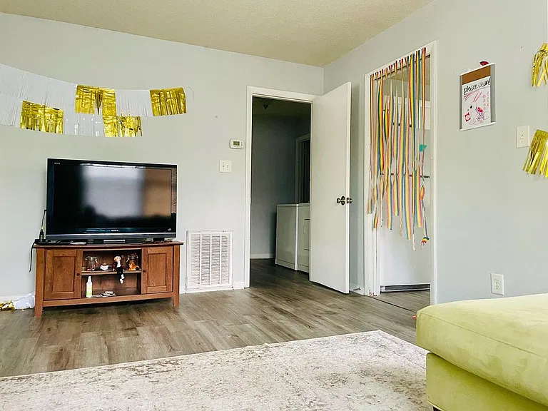 505 Hillsborough St — Photo 6