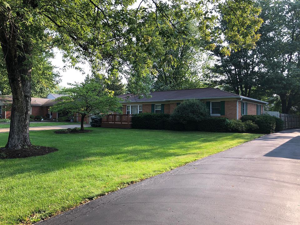 Great trees and landscaping...