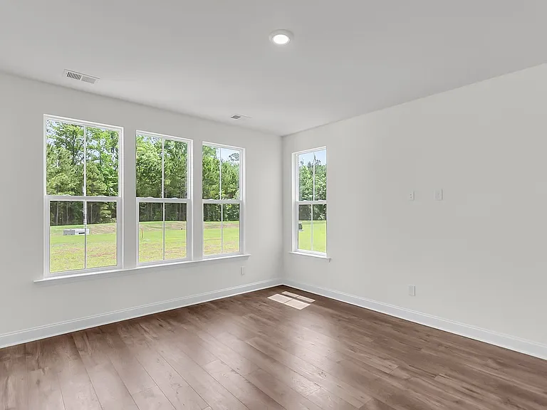 335 Chapman Cir — Photo 10