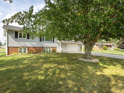 104 Crescent Dr, Manchester, IA, 52057
