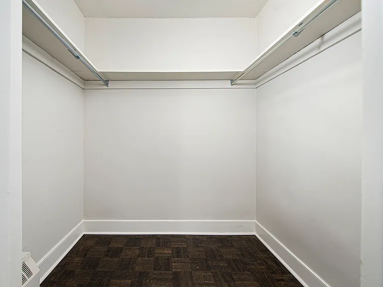 79 Thorncliffe Park Dr — Photo 6