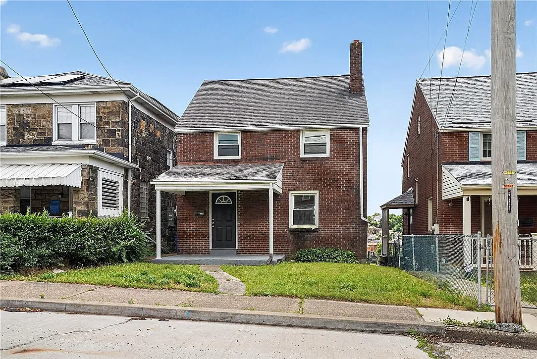 3 bed, 1.5 bath, 1384 sqft, $1,780 — Photo 1