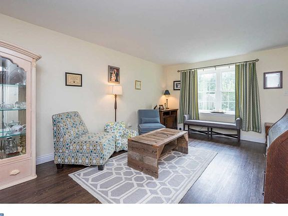 3rd image of 1109 New Hampshire Ln