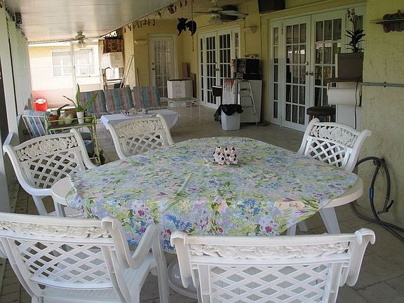 Rear covered lanai 52 feet