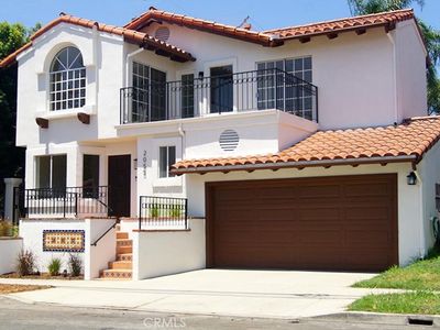 2055 E 20th St, Signal Hill, CA, 90755