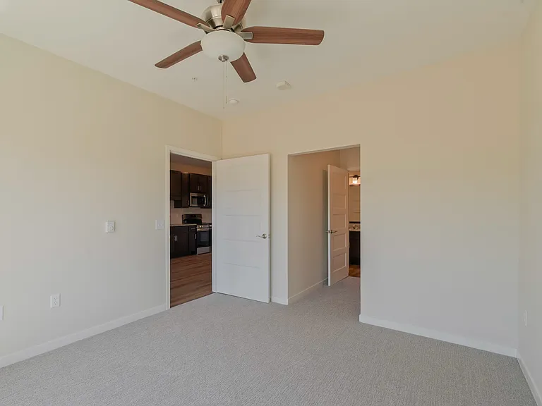 Summerville Flats — Photo 38