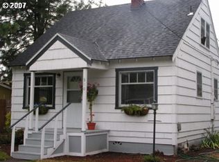 310 W Gloucester St, Gladstone, OR
