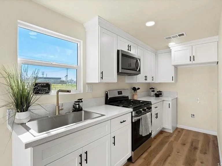 760 Crass Ave #2 — Photo 11