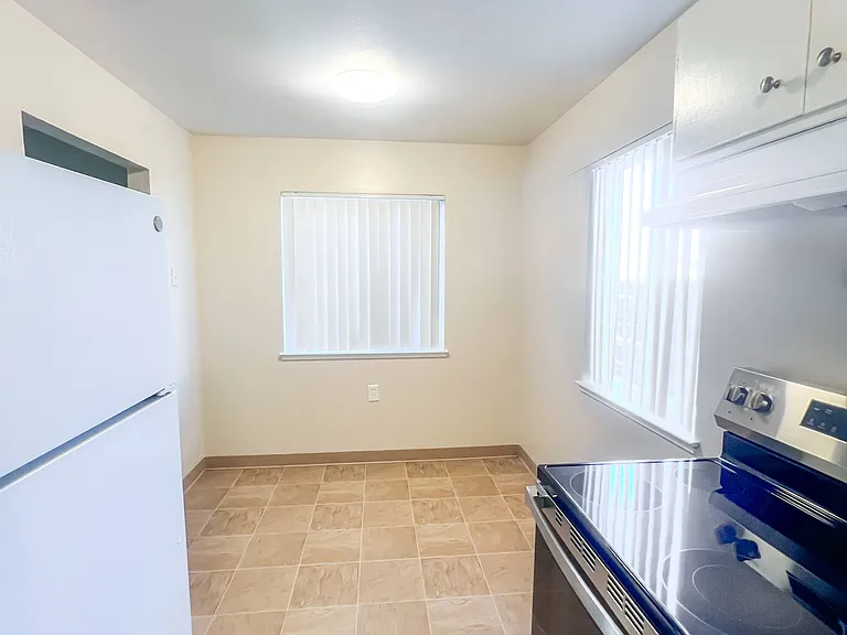 Monterey Manor Apartments — Photo 18