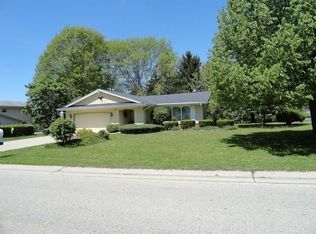 620 Coventry Ln, Hartland, WI 53029