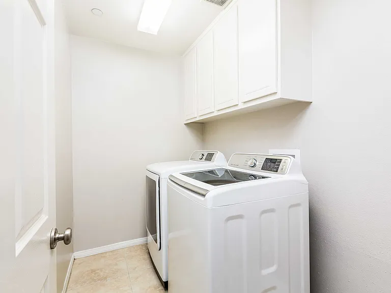 8049 Jamestown Cir — Photo 23