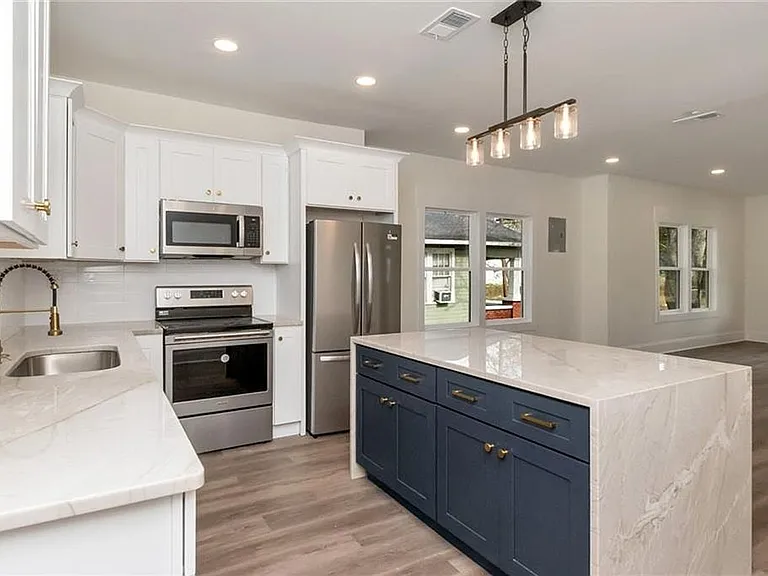 704 Marine St — Photo 10