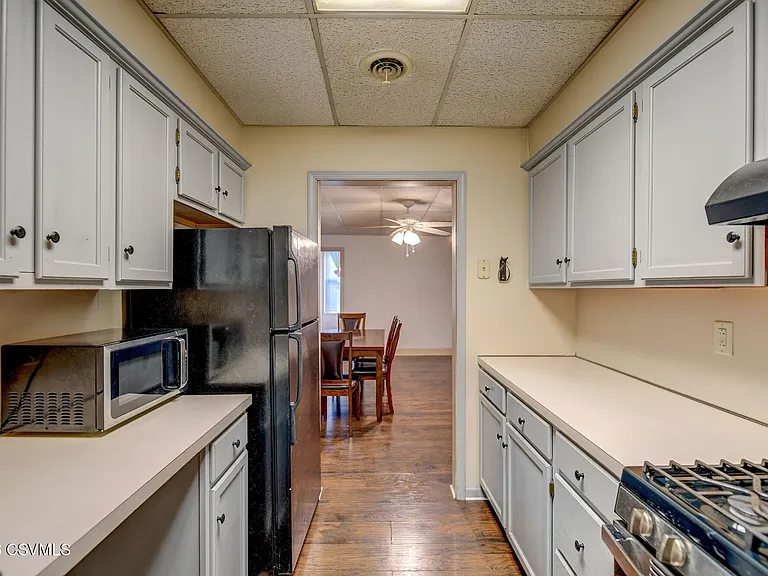 105 W Main St #3RDFLAPT2 — Photo 2