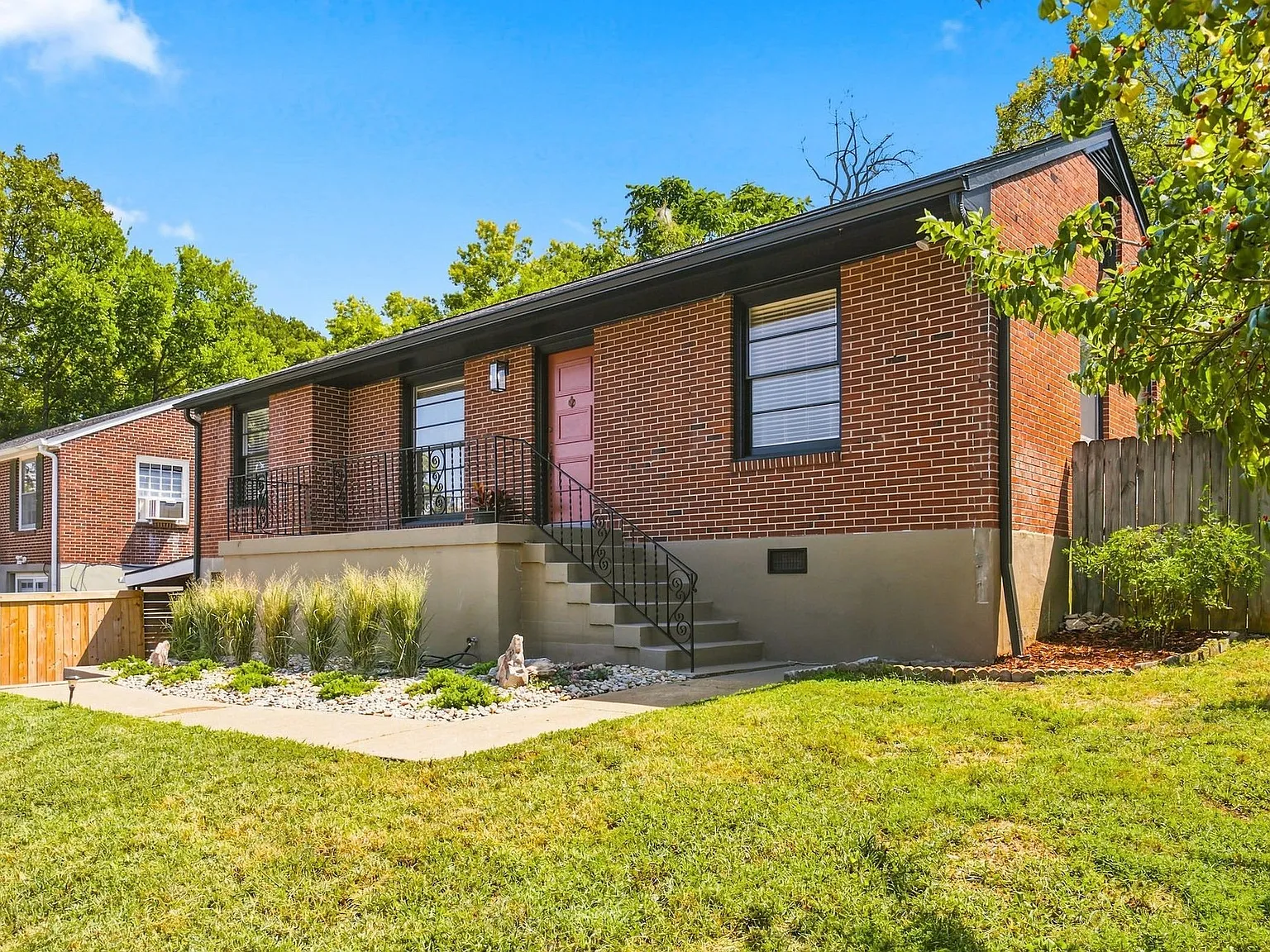 2 bed, 2.0 bath, 1534 sqft, $3,000 — Photo 3