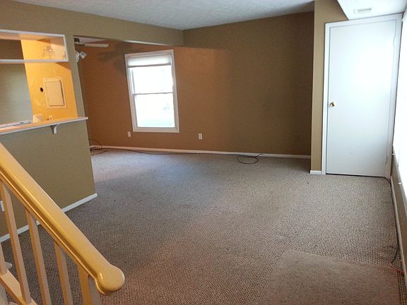 2nd image of 580 Canterbury Ln