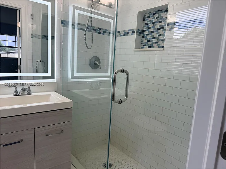 650 SW 55th Ave — Photo 9