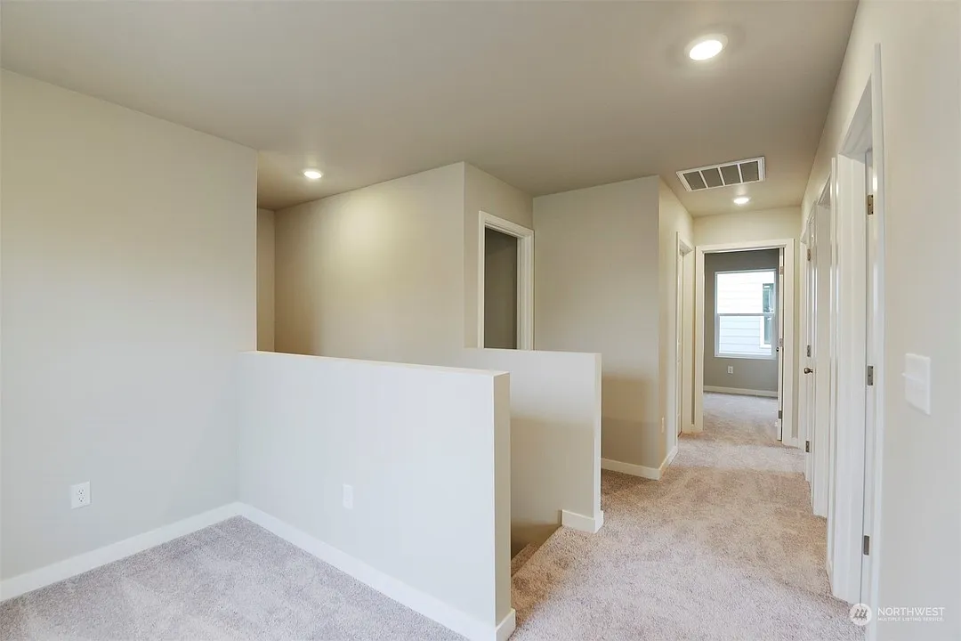4 bed, 2.5 bath, 1843 sqft, $3,600 — Photo 2
