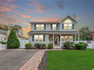 800 Bermuda Rd, West Babylon, NY 11704