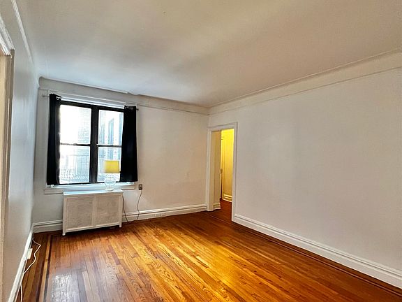 4th image of 131 Kensington Ave