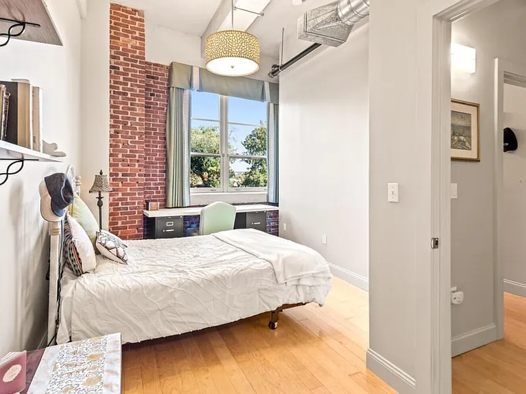 51 Lafayette St #204 — Photo 6