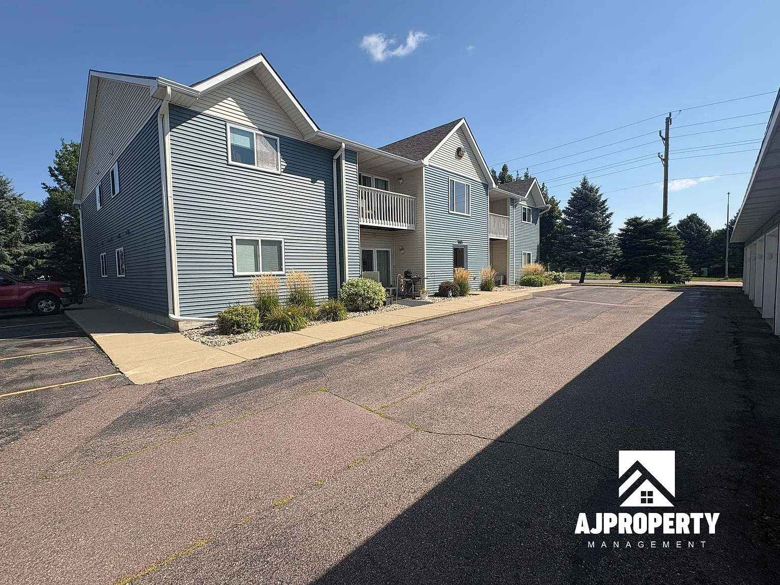 2 bed, 950 sqft, $999 — Photo 2