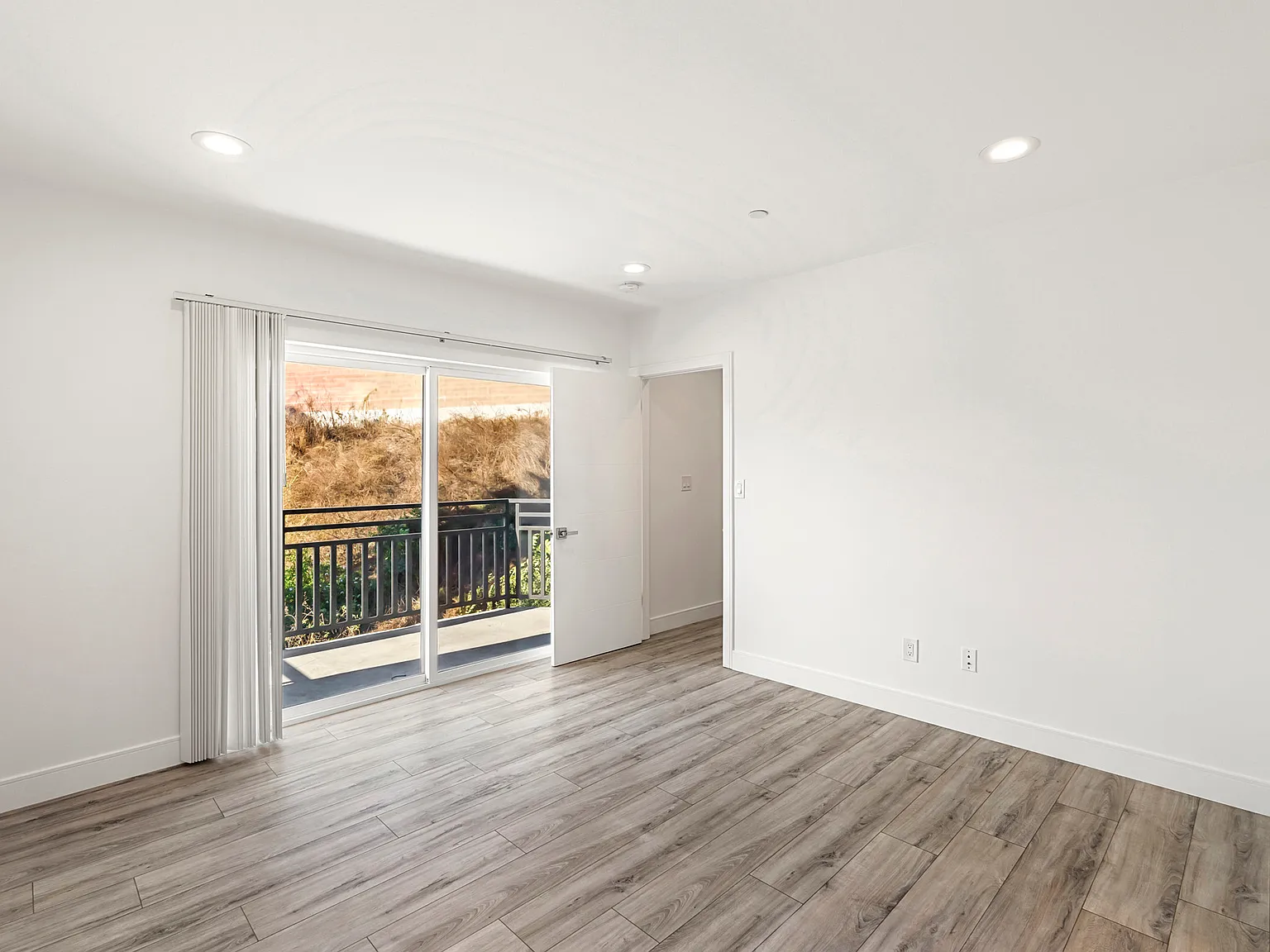4 bed, 1783 sqft, $4,395 — Photo 3