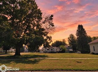 121 N Shuffleton St, Sigourney, IA 52591