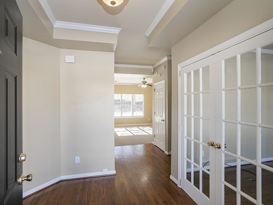 1st image of 128 Golden Meadow Ln
