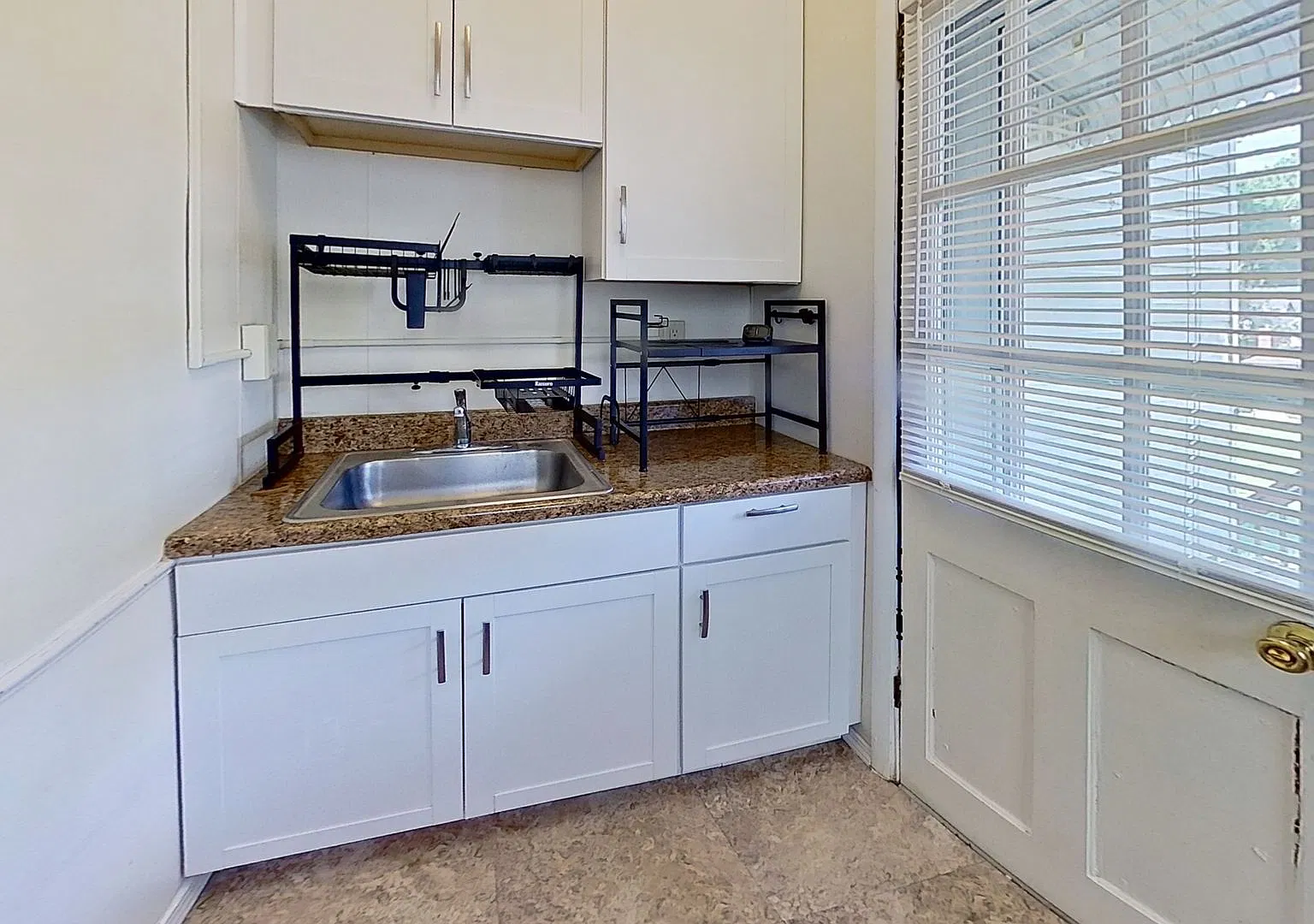 Comfortable Two Bedroom Duplex — Photo 2