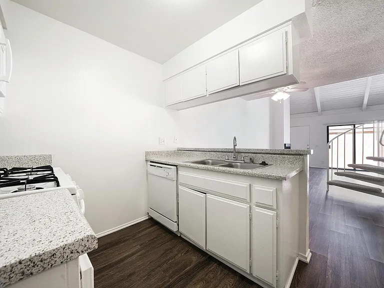 The Terrace Apartments — Photo 34