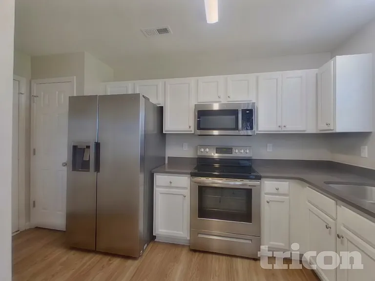 1221 Grace Ct — Photo 5