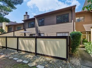 595 Hampton Ridge Dr, Akron, OH 44313