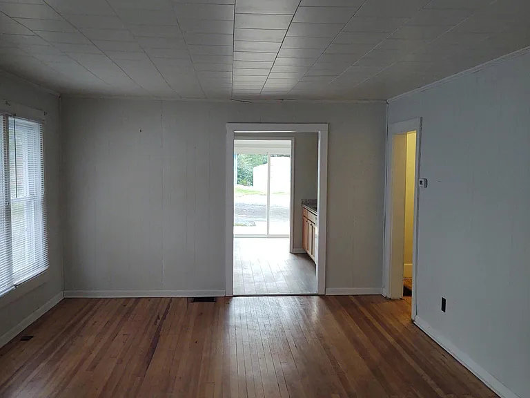 404 W Highland Rd — Photo 2