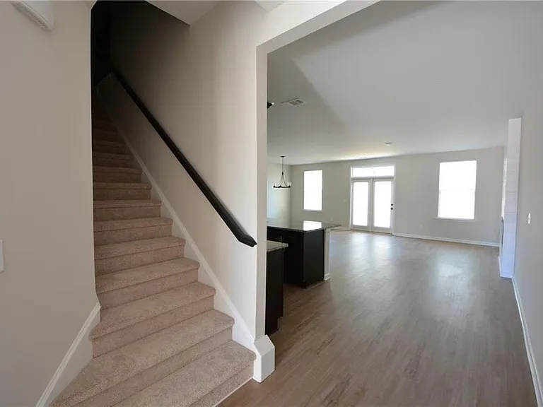 1147 Lucan Ln — Photo 6