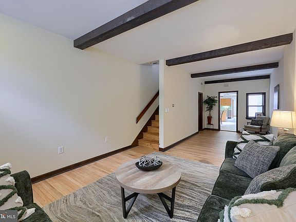 5th image of 352 W Orange St