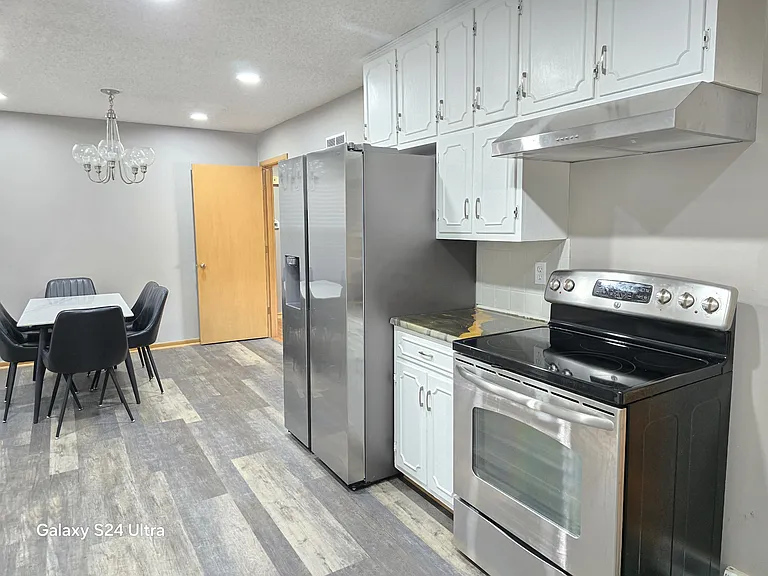 619 NE 39th Ter — Photo 6